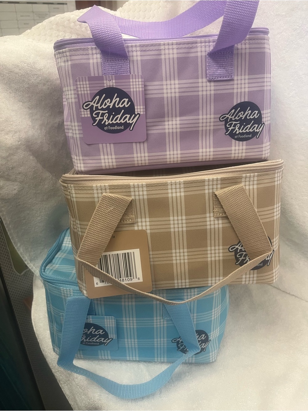 NWT, Hawaii Foodland Palaka cooler lunch bag Set of 3- Light Blue, Tan, Lavender - Picture 4 of 6